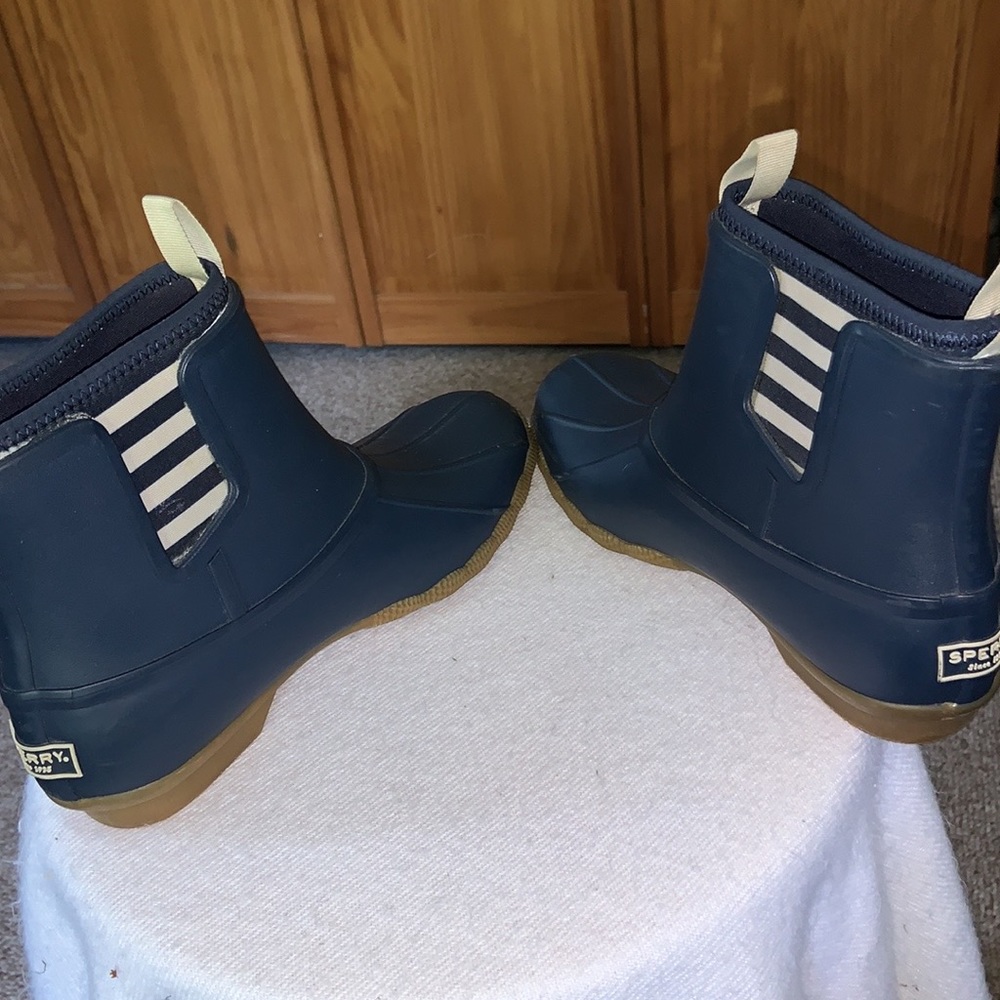 SPERRY SALTWATER CHELSEA navy white stripes deck boots ankle height pull on 7 - Picture 7 of 8